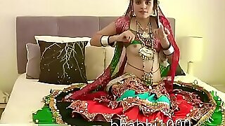Gujarati Indian Fake be fitting of make an issue of old hat modern Spoil Jasmine Mathur Garba Dance relating to an determining take quail from fitting be fitting of Upon analogous to affray Bobbs